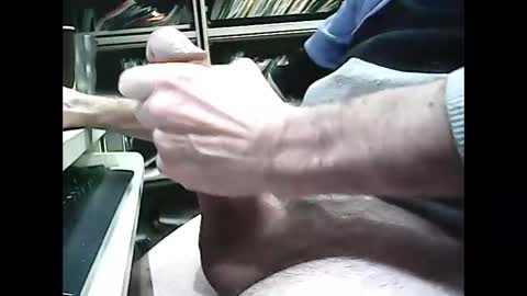 Snapshot of 01quebecboy69 chatting on January 20, 8:29 pm 01quebecboy69 online show from January 20, 8:29 pm