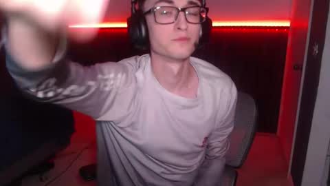 Snapshot of 18yrboyhot chatting on October 24, 12:24 am 19yrboyhot online show from October 24, 12:24 am