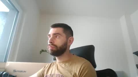 Snapshot of 1kamilkamil11 chatting on December 10, 7:26 am kam online show from December 10, 7:26 am