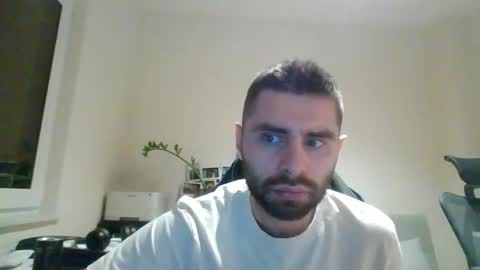 Snapshot of 1kamilkamil11 chatting on December 3, 3:33 pm kam online show from December 3, 3:33 pm