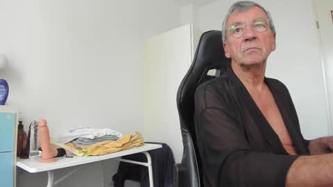 Henk online show from October 18, 2:22 pm