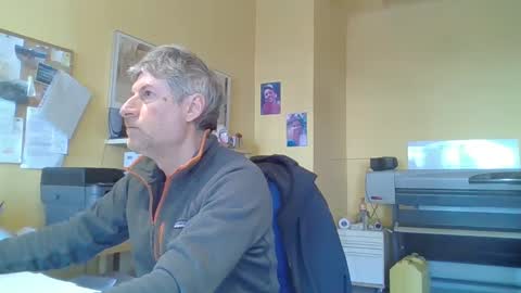 Snapshot of 22esserre chatting on March 6, 10:20 am 22esserre online show from March 6, 10:20 am