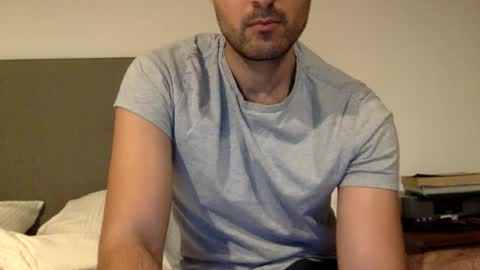 2london10 online show from December 13, 8:48 pm