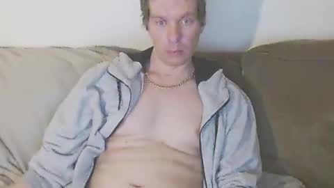 2small4you83 online show from February 11, 2:02 pm