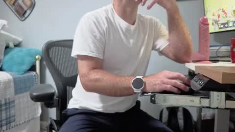 Hi Five The Short Guy online show from June 18, 3:28 pm