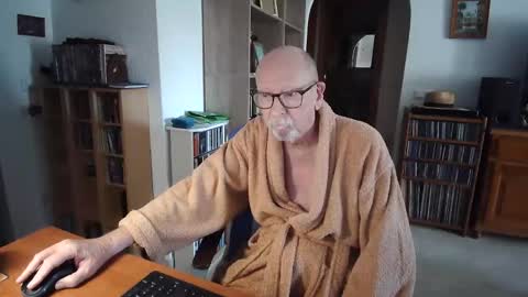  Papi  online show from April 7, 9:42 am