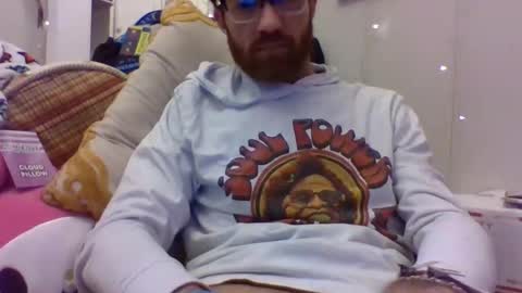 Snapshot of 90210screamer chatting on October 31, 12:23 am 90210screamer online show from October 31, 12:23 am