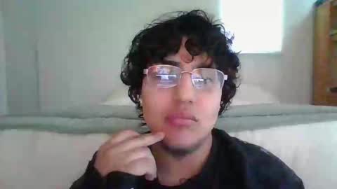 Butterfly boy online show from December 23, 7:09 pm