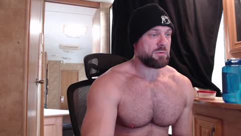 9 fat inches online show from February 5, 8:35 pm