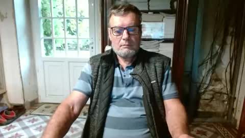 Snapshot of _123_voyeur_ chatting on September 24, 9:19 am _123_voyeur_ online show from September 24, 9:19 am