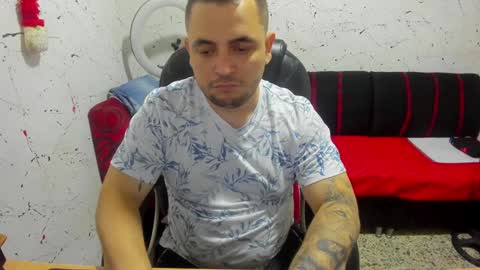 Snapshot of _ace_ventura chatting on December 23, 4:28 pm     ----       online show from December 23, 4:28 pm