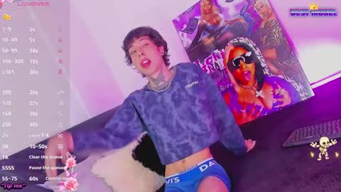 _alexblunt_ online show from December 9, 12:23 am