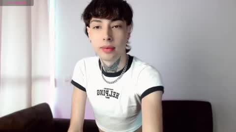 _alexblunt_ online show from December 22, 7:10 pm