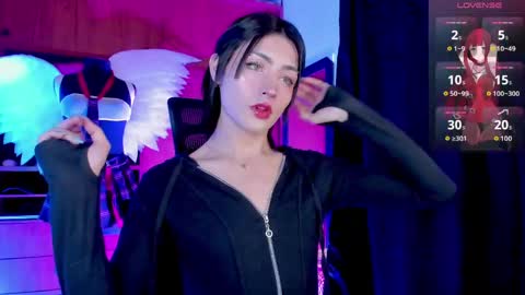 Angell Dustt  online show from June 5, 8:58 pm