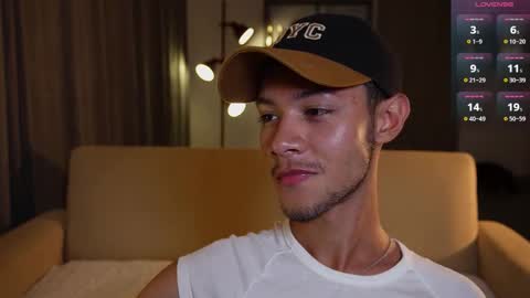 Snapshot of _billy_j chatting on October 29, 12:57 am BILLY online show from October 29, 12:57 am