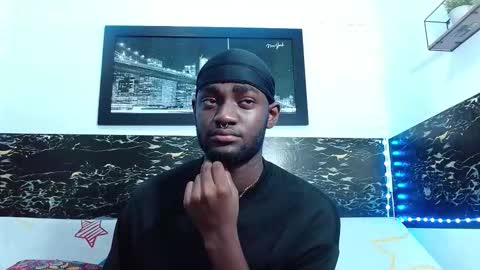 Snapshot of _black_stallion chatting on October 1, 3:32 am Andrew online show from October 1, 3:32 am