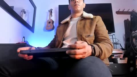 Heracles online show from December 8, 3:45 pm