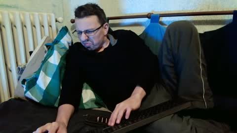 Manuel online show from December 8, 9:08 pm