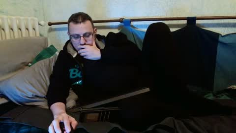 Manuel online show from December 28, 9:30 pm