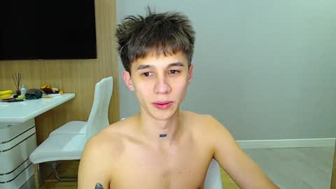 Snapshot of _kurt chatting on December 22, 9:31 pm Kurt online show from December 22, 9:31 pm