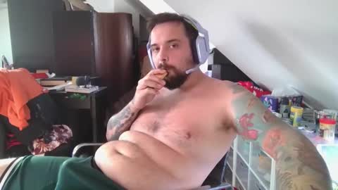 _smiley_bear27 online show from September 16, 6:03 am