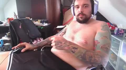 _smiley_bear27 online show from September 27, 5:16 am