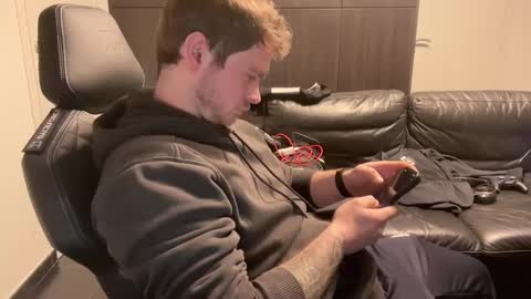 _stevie___ online show from January 4, 4:32 pm