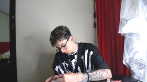 Snapshot of _thomas_hot_ chatting on December 27, 7:57 pm Thomas online show from December 27, 7:57 pm