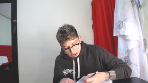 Snapshot of _thomas_hot_ chatting on January 23, 9:50 pm Thomas online show from January 23, 9:50 pm