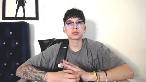 Snapshot of _thomas_hot_ chatting on October 29, 1:19 am Thomas online show from October 29, 1:19 am