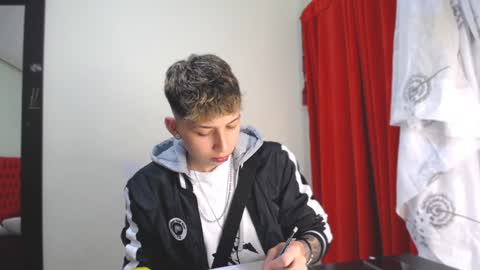 Snapshot of _thomas_hot_ chatting on January 1, 9:31 pm Thomas online show from January 1, 9:31 pm