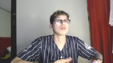 Snapshot of _thomas_hot_ chatting on December 19, 7:07 pm Thomas online show from December 19, 7:07 pm