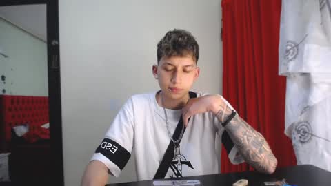 Snapshot of _thomas_hot_ chatting on January 7, 8:21 pm Thomas online show from January 7, 8:21 pm