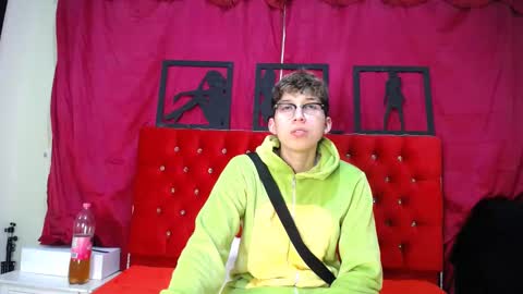 Snapshot of _thomas_hot_ chatting on February 15, 2:16 am Thomas online show from February 15, 2:16 am