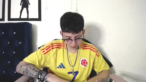 Snapshot of _thomas_hot_ chatting on September 10, 2:32 am Thomas online show from September 10, 2:32 am