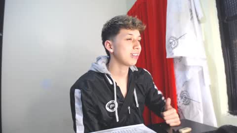 Snapshot of _thomas_hot_ chatting on January 12, 1:21 am Thomas online show from January 12, 1:21 am