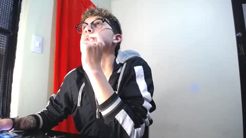 Snapshot of _thomas_hot_ chatting on February 6, 7:07 pm Thomas online show from February 6, 7:07 pm