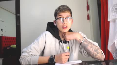 Snapshot of _thomas_hot_ chatting on December 16, 8:26 pm Thomas online show from December 16, 8:26 pm