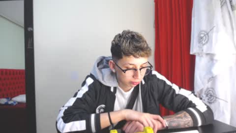 Snapshot of _thomas_hot_ chatting on January 8, 7:03 pm Thomas online show from January 8, 7:03 pm