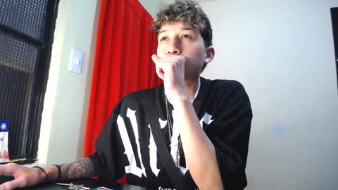 Snapshot of _thomas_hot_ chatting on February 7, 7:17 pm Thomas online show from February 7, 7:17 pm