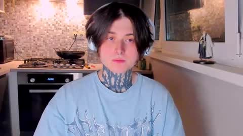 _torfin_ online show from March 8, 11:09 pm