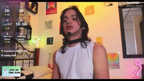 Snapshot of aaron_darkus chatting on October 11, 1:31 am Aaron  online show from October 11, 1:31 am