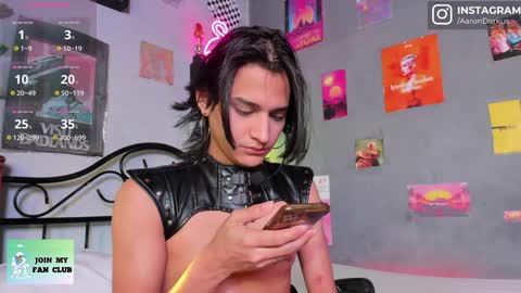 Snapshot of aaron_darkus chatting on January 24, 12:41 pm Aaron  online show from January 24, 12:41 pm