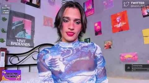 Snapshot of aaron_darkus chatting on December 16, 12:27 pm Aaron  online show from December 16, 12:27 pm