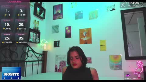 Snapshot of aaron_darkus chatting on October 7, 1:53 am Aaron  online show from October 7, 1:53 am