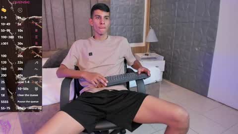 Aaron online show from April 9, 9:10 pm