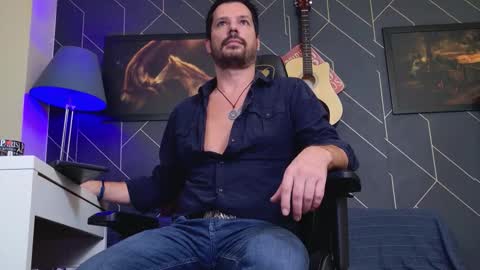 Aaron online show from November 21, 6:18 pm