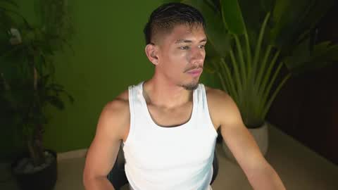 AARON  online show from April 5, 1:14 am