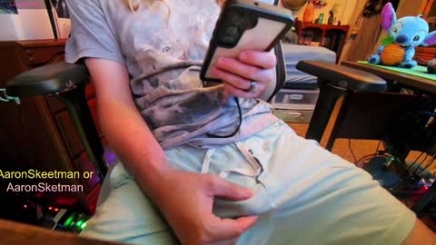 Aaron Skeetman online show from December 17, 6:24 am