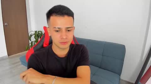 Independence model AbelAsburgo online show from March 18, 7:28 pm